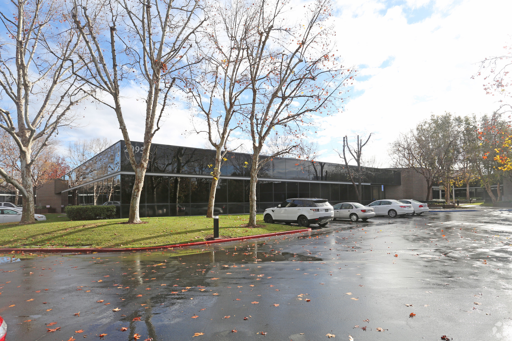 20950 Warner Center Ln, Woodland Hills, CA for lease Building Photo- Image 1 of 5