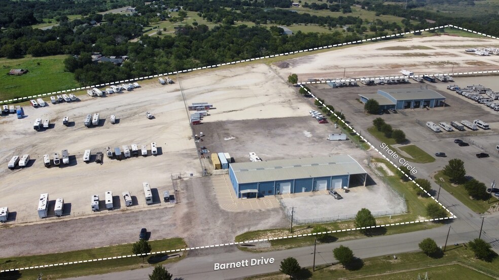110 E Barnett Dr, Cleburne, TX à louer - Photo du bâtiment - Image 2 de 15