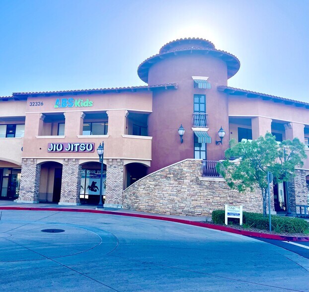 Clinton Keith Rd, Wildomar, CA à louer - Photo du bâtiment - Image 2 de 9