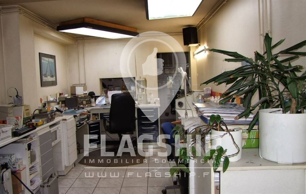 Retail in Paris for sale Interior Photo- Image 1 of 10