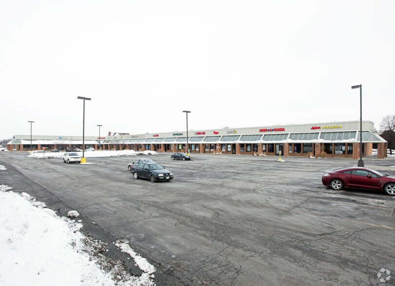 357-369 W Army Trail Rd, Bloomingdale, IL à louer - Photo du bâtiment - Image 2 de 15