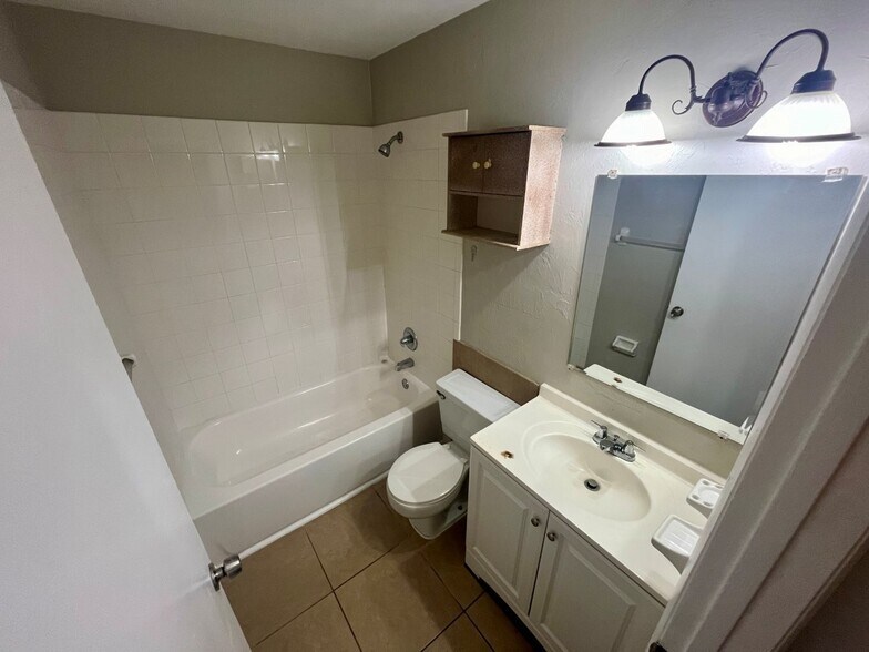 7213 SW 44th Pl, Gainesville, FL à vendre - Photo du bâtiment - Image 3 de 11