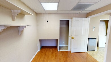 23942-23945 Lyons Ave, Santa Clarita, CA à vendre Photo intérieure- Image 1 de 6