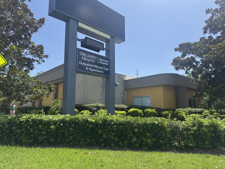 7000 4th St N, Saint Petersburg, FL for lease - Primary Photo - Image 1 of 16