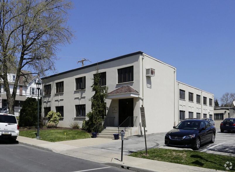 117 Forrest Ave, Narberth, PA à louer - Photo du bâtiment - Image 3 de 13