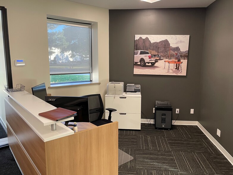 1161-1163 Rankin Dr, Troy, MI à vendre - Photo du bâtiment - Image 2 de 11