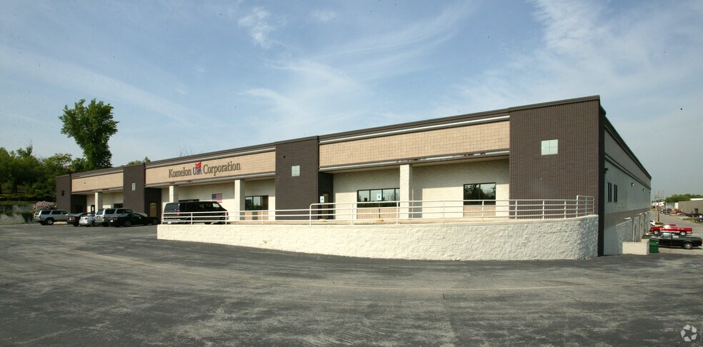 301 Commerce St, Waukesha, WI à louer - Photo du bâtiment - Image 2 de 6