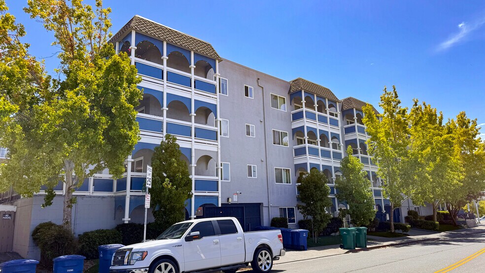 23914 2nd St, Hayward, CA à vendre - Photo du bâtiment - Image 2 de 15