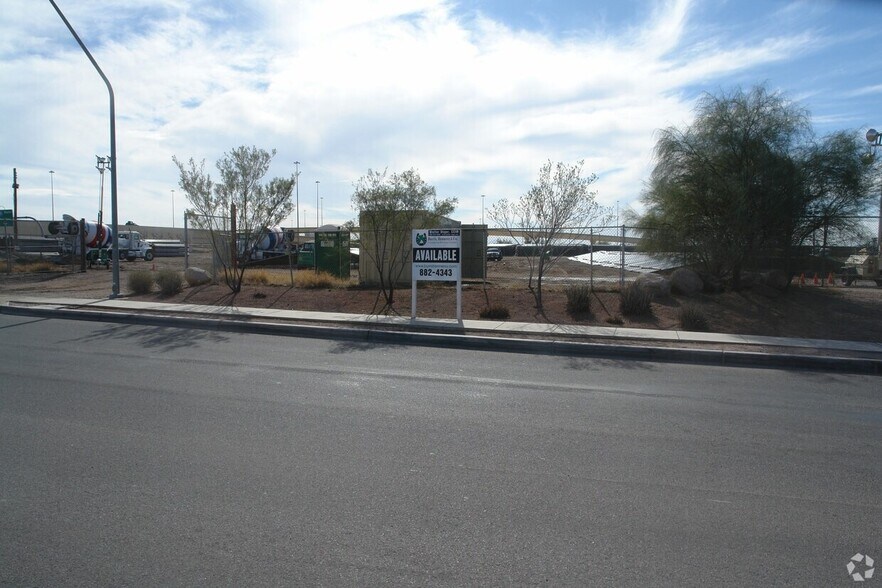 723 W Silverlake Rd, Tucson, AZ for lease - Building Photo - Image 2 of 4