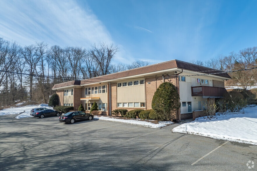 1983 Crompond Rd, Cortlandt Manor, NY for lease - Building Photo - Image 2 of 4