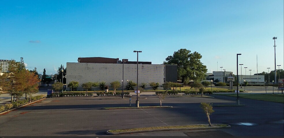 000 Calder, Beaumont, TX à vendre - Photo du bâtiment - Image 2 de 11