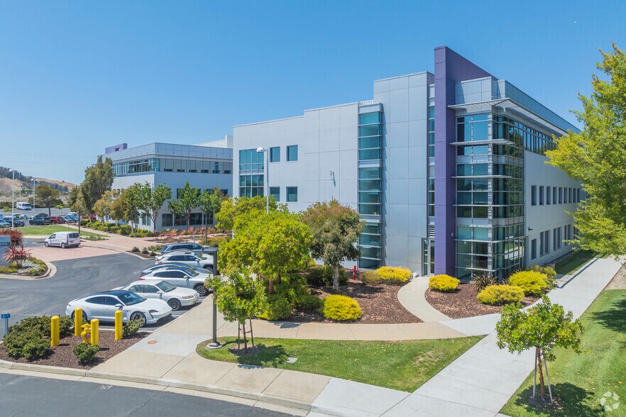 7999 Gateway Blvd, Newark, CA à louer - Photo du bâtiment - Image 1 de 28