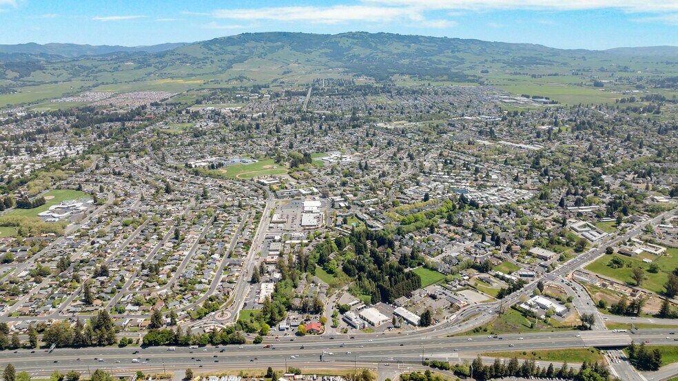 7520 Commerce Blvd, Cotati, CA à vendre - Photo du bâtiment - Image 3 de 8