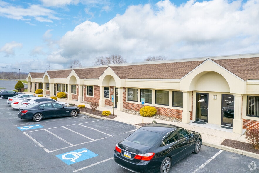 2209 Quarry Dr, West Lawn, PA for lease - Building Photo - Image 1 of 5