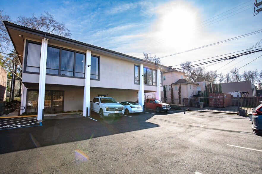 2110 21st St, Sacramento, CA for lease - Building Photo - Image 2 of 5