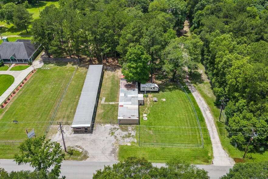 16100 Firetower Rd, Conroe, TX à vendre - Photo du bâtiment - Image 3 de 6