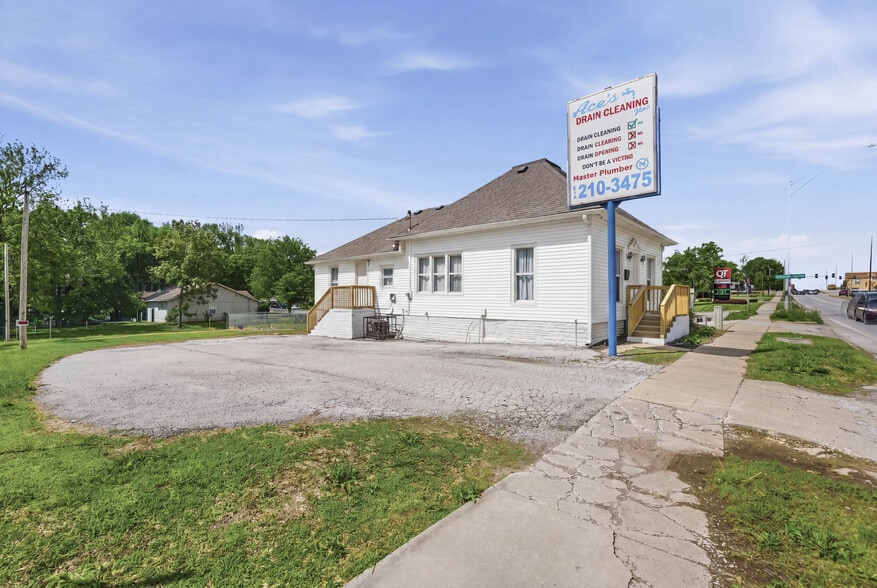 307 E 23rd St S, Independence, MO for sale - Primary Photo - Image 1 of 30