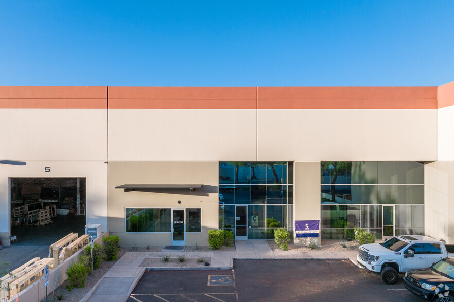 4703 W Brill St, Phoenix, AZ for lease - Building Photo - Image 3 of 8