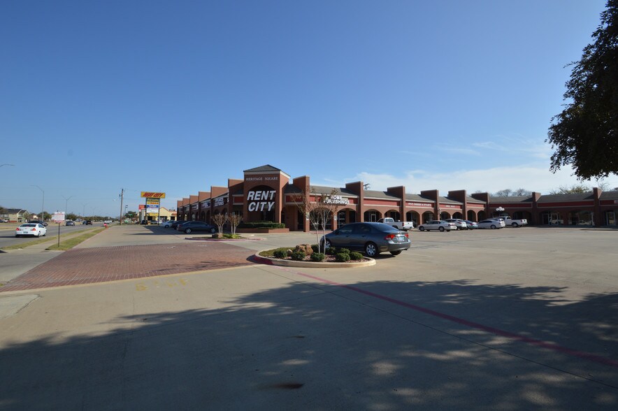 675-691 W Pioneer Pky, Grand Prairie, TX à louer - Photo du bâtiment - Image 3 de 3