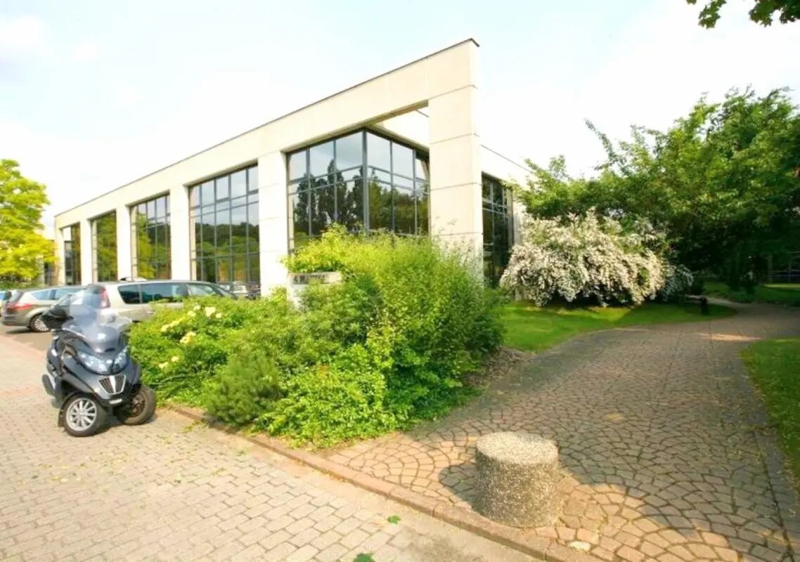 Office in Guyancourt for lease Building Photo- Image 1 of 6