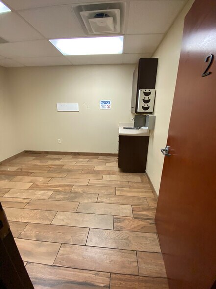 9845 W Florissant Ave, Saint Louis, MO à louer - Photo du bâtiment - Image 2 de 6