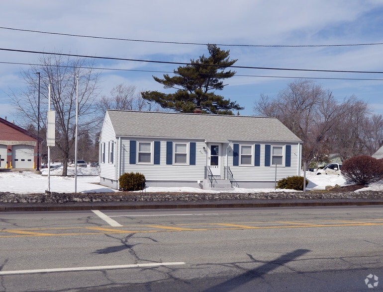 1647 Post Rd, Warwick, RI for sale - Primary Photo - Image 1 of 10