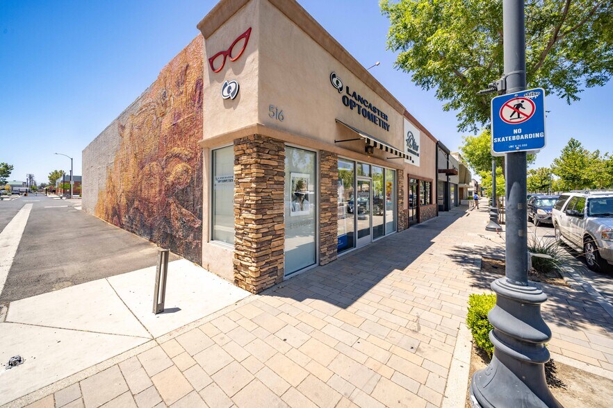 516 W Lancaster Blvd, Lancaster, CA à louer - Photo du bâtiment - Image 3 de 13