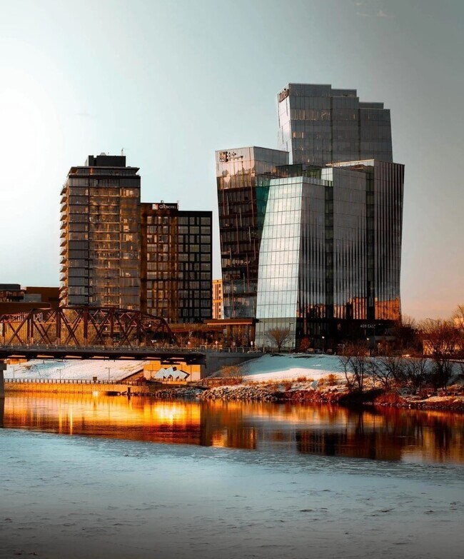 Plus de détails pour 409 3rd Av S, Saskatoon, SK - Commerce de détail à louer