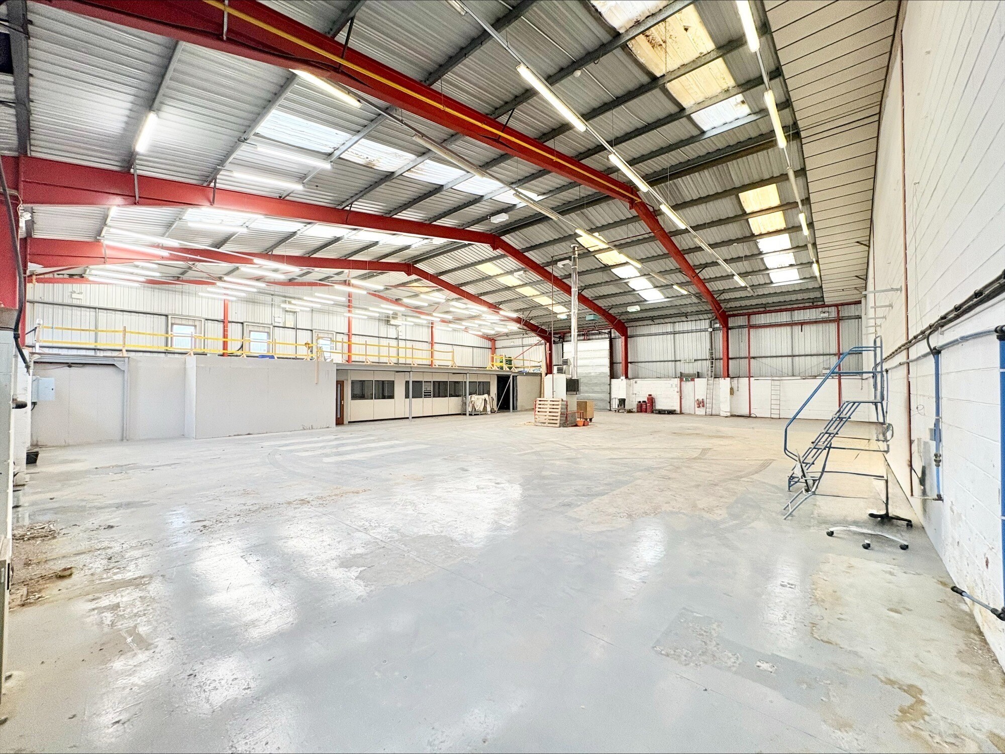 Peel Street, Oldham for lease Interior Photo- Image 1 of 5