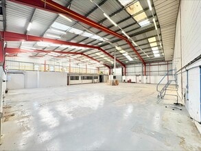 Peel Street, Oldham for lease Interior Photo- Image 1 of 5