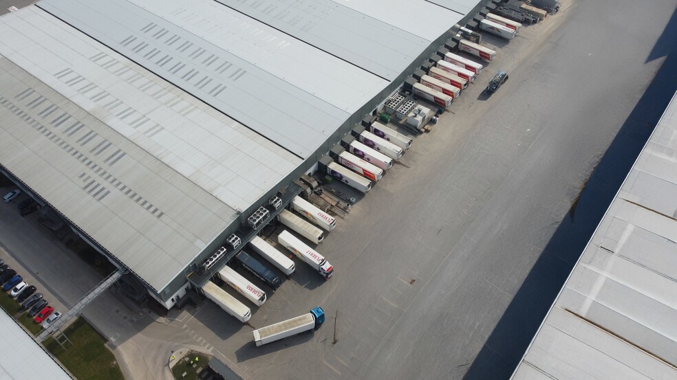 Common Ln, Brough à louer - Photo du bâtiment - Image 2 de 2