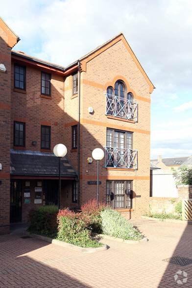 High St, Berkhamsted à louer - Photo du bâtiment - Image 2 de 3