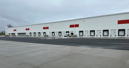 4600 NE 138th Ave, Portland, OR à louer Photo du bâtiment- Image 2 de 8