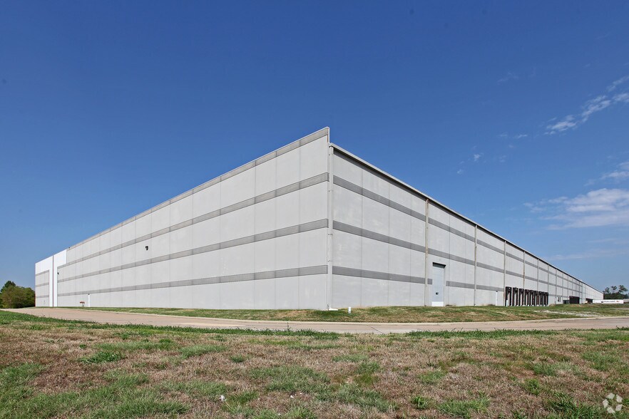 13330 Lakefront Dr, Earth City, MO à vendre - Photo du bâtiment - Image 2 de 8