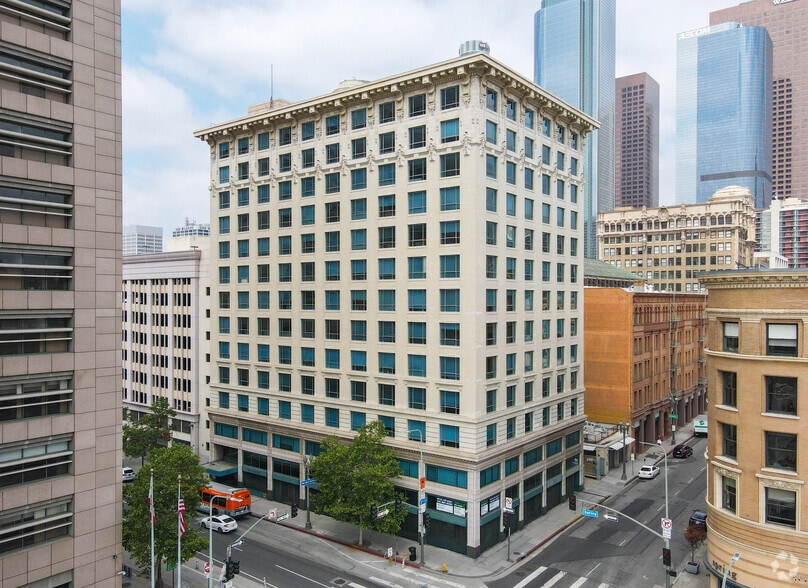 311 S Spring St, Los Angeles, CA à louer - Photo du bâtiment - Image 1 de 5
