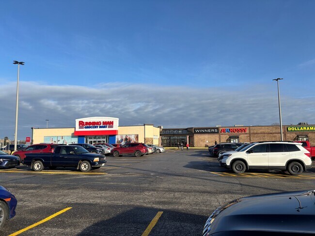 Plus de détails pour 76 Starrs Rd, Yarmouth, NS - Bureau/Commerce de détail à louer