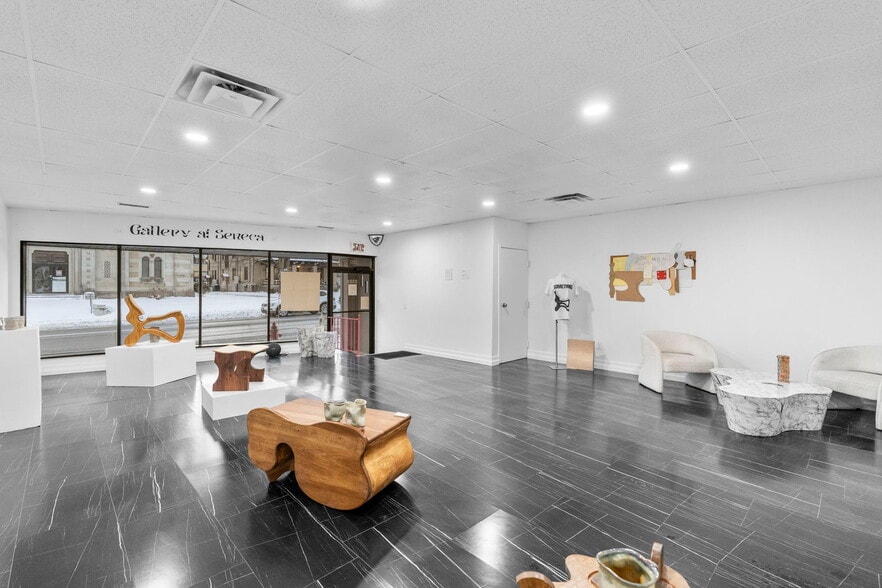 2322 Seneca St, Buffalo, NY à vendre - Photo du bâtiment - Image 2 de 15