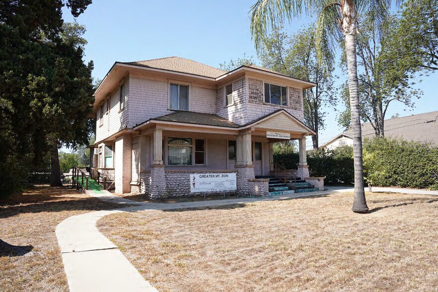 1429 N Fair Oaks Ave, Pasadena, CA à vendre - Photo du bâtiment - Image 1 de 8
