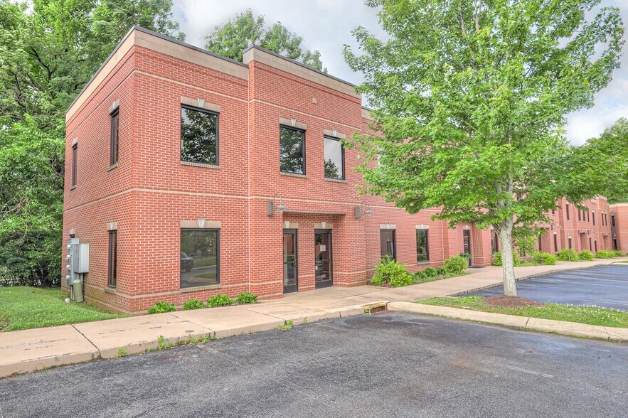 106 Mission Ct, Franklin, TN à vendre - Photo du bâtiment - Image 1 de 10