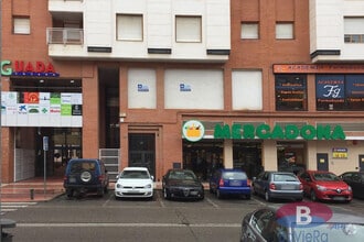 Avenida Barcelona, 12, Guadalajara, Guadalajara for lease Interior Photo- Image 2 of 4