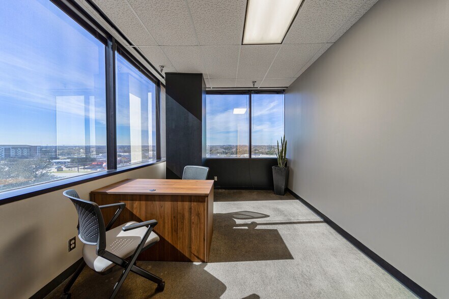 1400 Preston Rd, Plano, TX à louer - Photo du bâtiment - Image 3 de 89