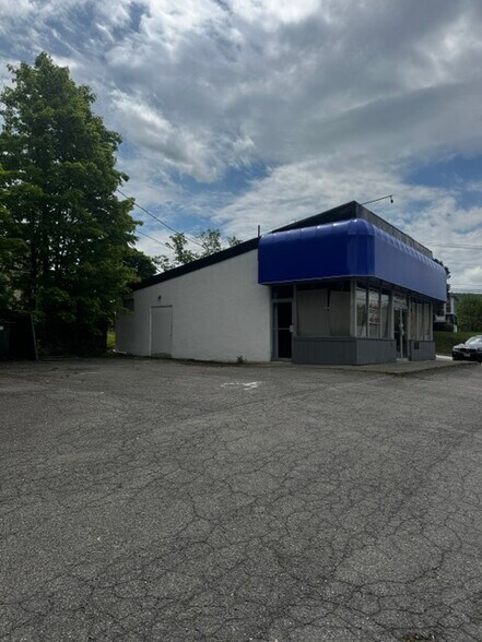 1048 Route 9W, Fort Montgomery, NY à vendre - Photo du bâtiment - Image 3 de 3