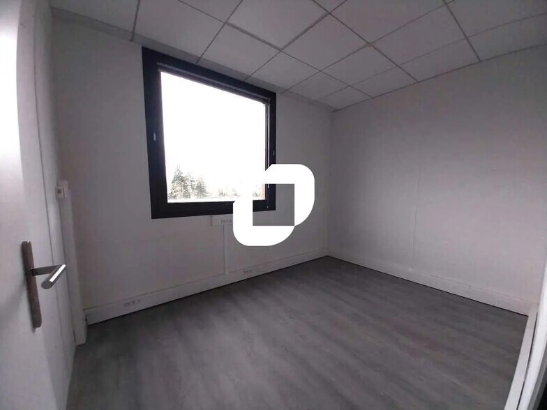 Bureau dans Montigny-le-Bretonneux à vendre - Photo intérieure - Image 3 de 9