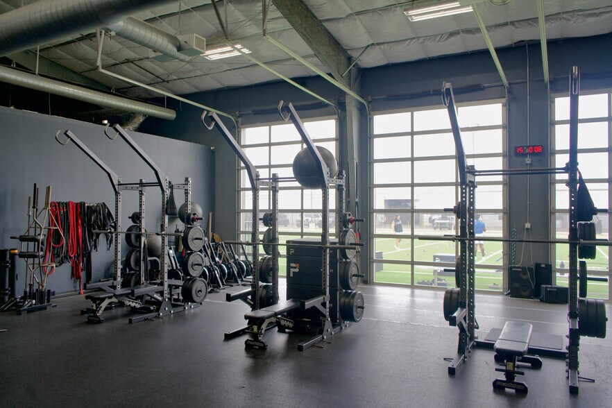 16634 House Hahl Rd, Cypress, TX à vendre - Photo du bâtiment - Image 3 de 9