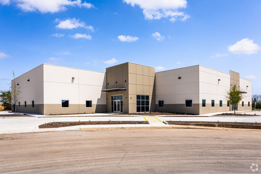 176 Enterprise Pkwy, Boerne, TX for lease - Building Photo - Image 1 of 34