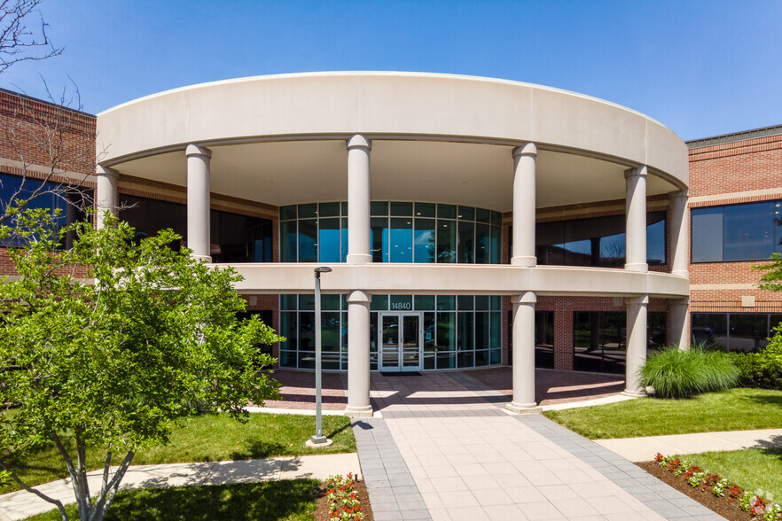 14840 Conference Center Dr, Chantilly, VA à louer - Photo du bâtiment - Image 3 de 14