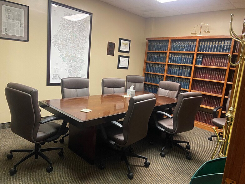 903 E Ash St, Columbia, MO for lease - Interior Photo - Image 2 of 8