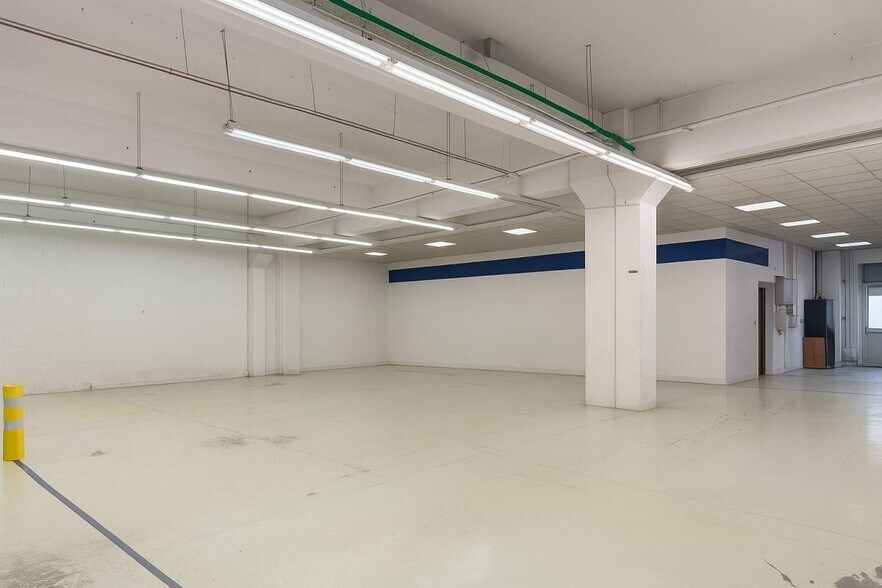 Industrial in Marseille for lease - Interior Photo - Image 3 of 6