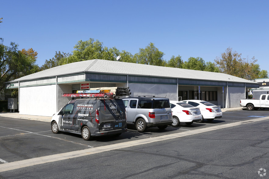 27620 Commerce Center Dr, Temecula, CA for lease - Primary Photo - Image 1 of 4