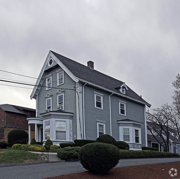 17 Main St, Hopkinton, MA à vendre - Photo principale - Image 1 de 1